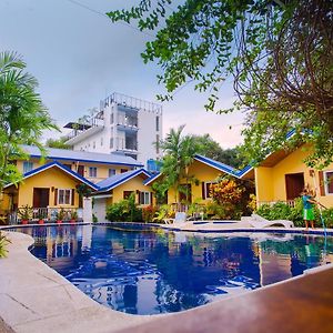 Blue Lagoon Inn & Suites